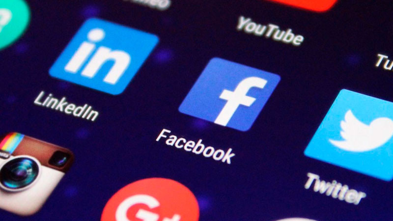 Rechazan legisladores británicos prohibir redes sociales a menores de 16 años 