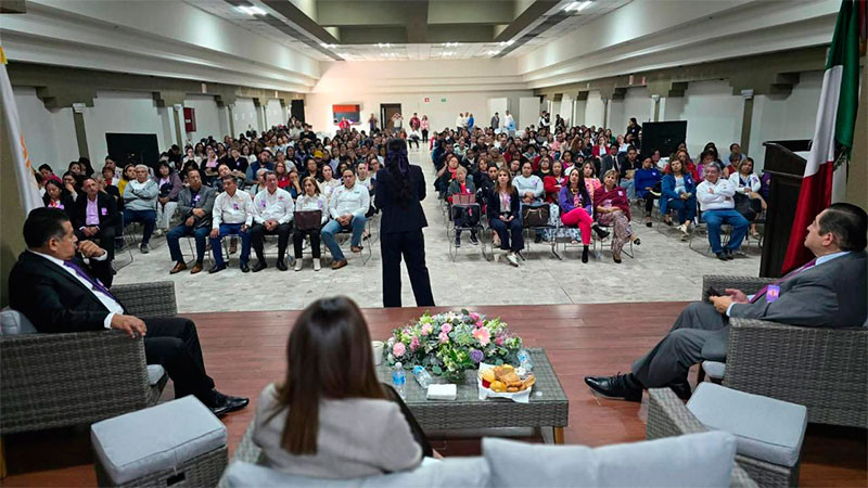 Docentes del SNTE en Michoacán reciben conferencia “Mujeres libres, vida sin violencia” 
