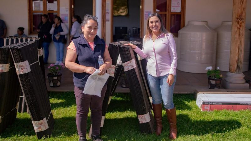 Dayana Pérez fortalece el apoyo a las familias de Salvador Escalante con entrega de apoyos 