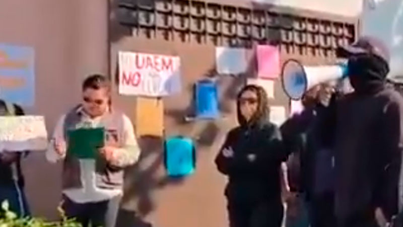 Alcalde de Cuernavaca llama al diálogo a universitarios que protestan por feminicidios 
