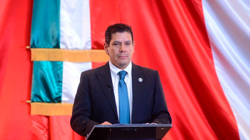 Ernesto Núñez presenta iniciativa para tipificar la "adulteración química" de bebidas y combatir el "drink spiking" 