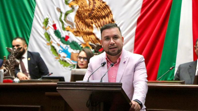 Plantea Reyes Galindo regular uso de celulares en escuelas primarias y secundarias de Michoacán 