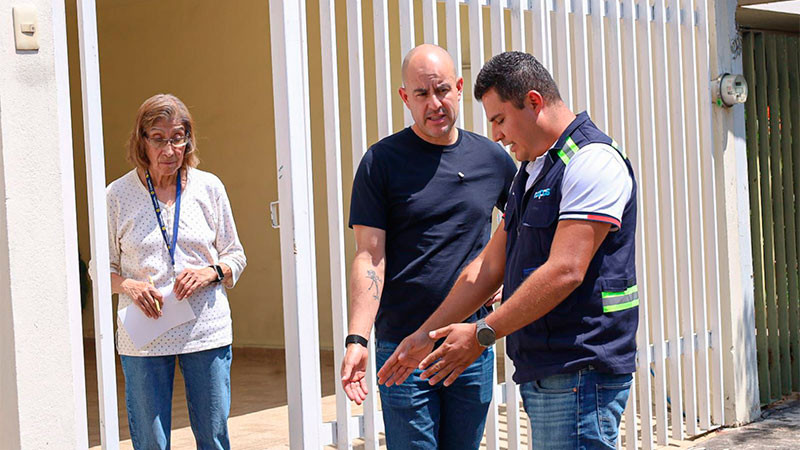 Adolfo Torres supervisa trabajos de sustitución de red de alcantarillado en la colonia Félix Ireta 