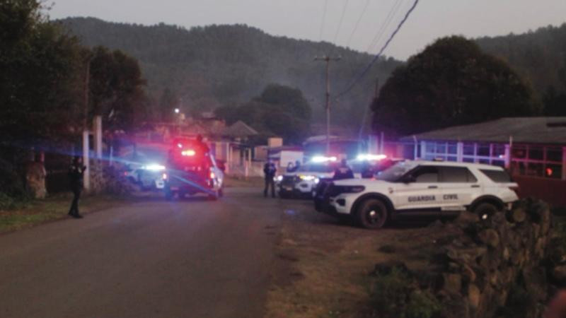 Emboscada en la sierra de Salvador Escalante, Michoacán, deja a un policía herido; comando ataca operativo tras hallazgo de campamento 