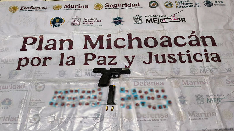 En Uruapan, Michoacán: La SSP asegura a 3 personas en posesión de un arma de fuego y sustancias ilícitas en la colonia La Mora 