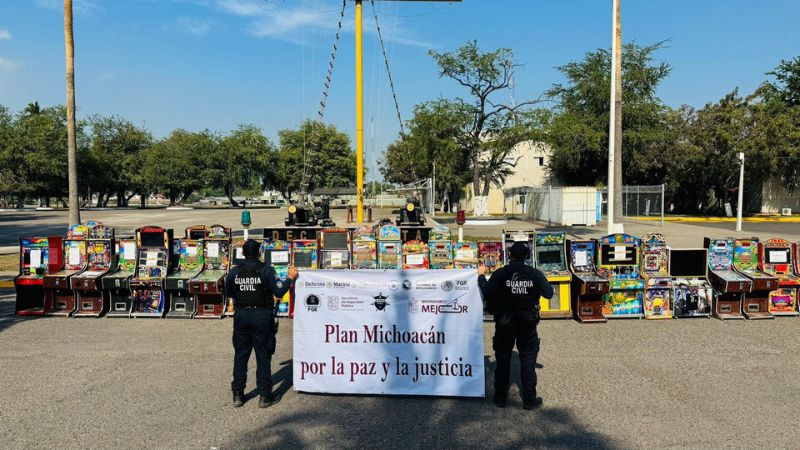 En Lázaro Cárdenas, Michoacán aseguran 98 máquinas tragamonedas 