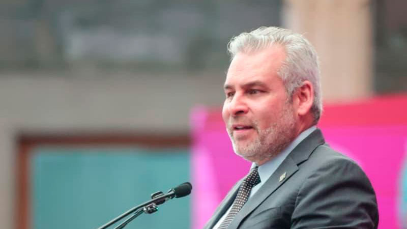 Respaldo absoluto a Sheinbaum en reforma electoral: Bedolla; hay discrepancias en las democracias, reconoce 