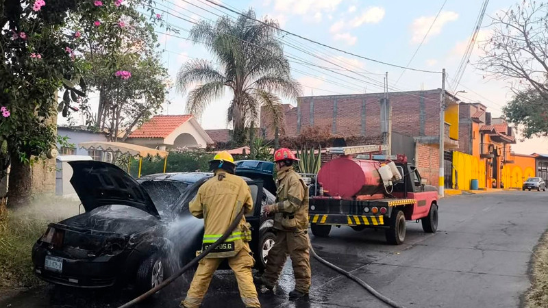Por falla mecánica se incendia vehículo en Purépero, Michoacán  