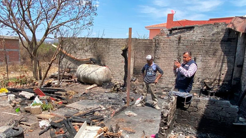 Fuera Tiliches devuelve esperanza a familia afectada por incendio: JC Barragán 