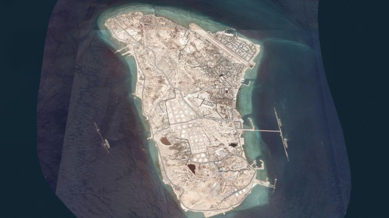 Irán lanza advertencia a puertos en Emiratos Árabes Unidos y pide evacuar zonas portuarias 