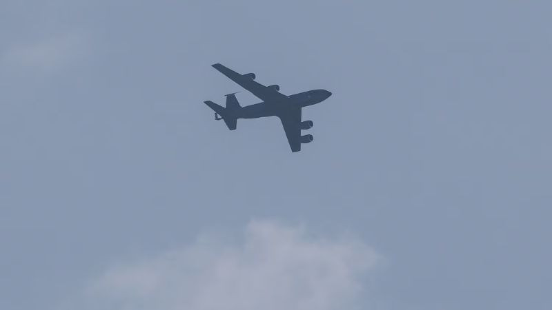 Departamento de Defensa de EE. UU. identifica a seis militares fallecidos tras accidente de avión en Irak 