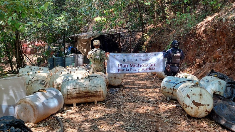 En Arteaga, Michoacán, Guardia Civil revienta laboratorio clandestino usado por el crimen organizado  