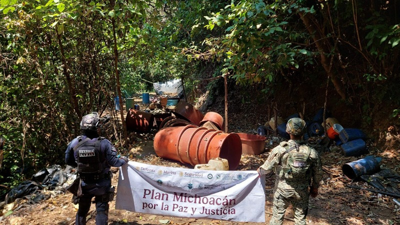 En Arteaga, Michoacán, desactivan laboratorio para procesar estupefacientes  