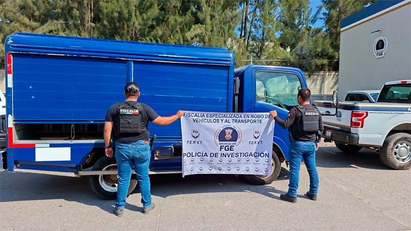 Tras operativo, recuperan camión de carga que había sido robado con violencia en Tacámbaro, Michoacán 