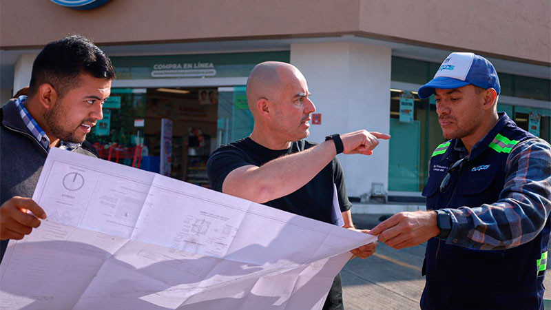 Supervisa Adolfo Torres avance de obra sanitaria en la colonia Lomas del Punhuato 