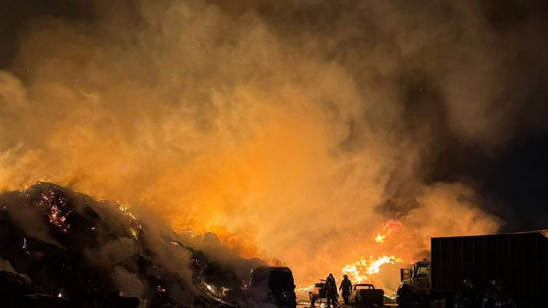 Incendio consume recicladora en Santa Rosa Jáuregui 