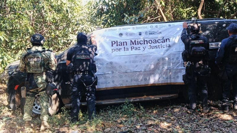 En Purépero, Michoacán, SSP y Defensa recuperan vehículo blindado con reporte de robo 