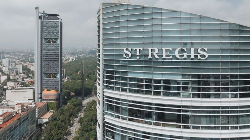 Rescate de alto riesgo en el Hotel St. Regis: trabajador queda atrapado en el piso 31 