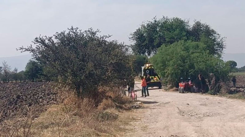 Motociclista pierde la vida al estrellarse con un árbol en la comunidad de Santa Teresa de Celaya, Guanajuato 