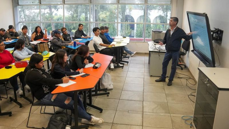 UMSNH prevé pago retroactivo a docentes tras propuesta de aumento salarial del 4% 