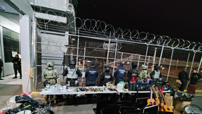 Catean penal en Uruapan, Michoacán; hallan armas blancas, teléfonos, pantallas, estupefacientes y dinero en efectivo 