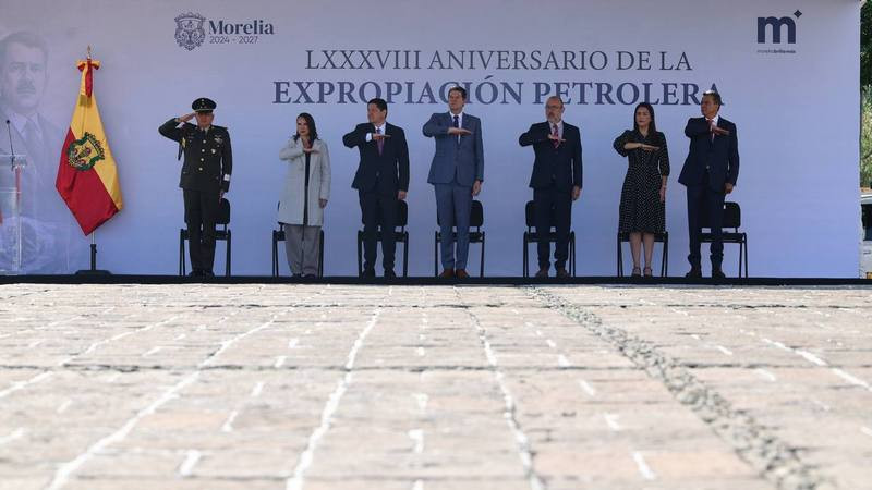 Encabeza Alfonso Martínez LXXXVIII Aniversario de la Expropiación Petrolera 