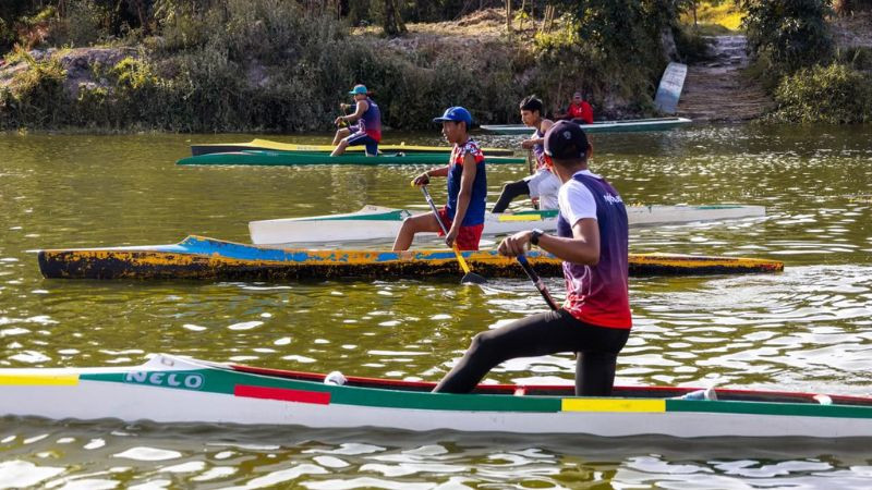 El lago de Pátzcuaro vibrará con las tradicionales regatas de canotaje 