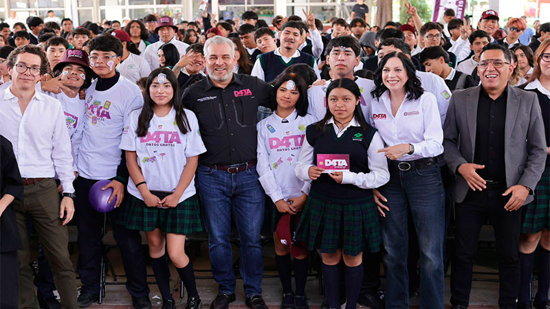 Entrega Bedolla más de 8 mil 500 chips del Programa D4TA a estudiantes de Conalep 