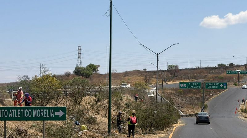 Gobierno de Alfonso Martínez implementa jornada de limpieza en salida a Charo 