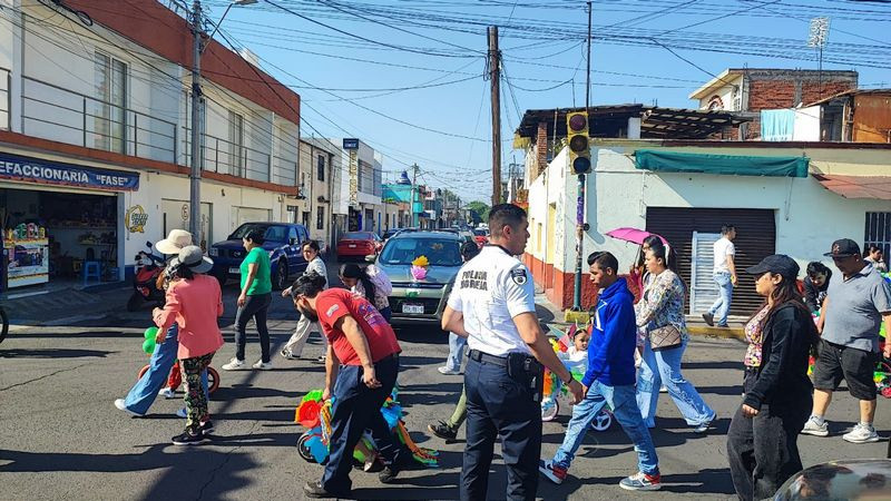Policía Morelia acompaña desfiles de primavera en escuelas 