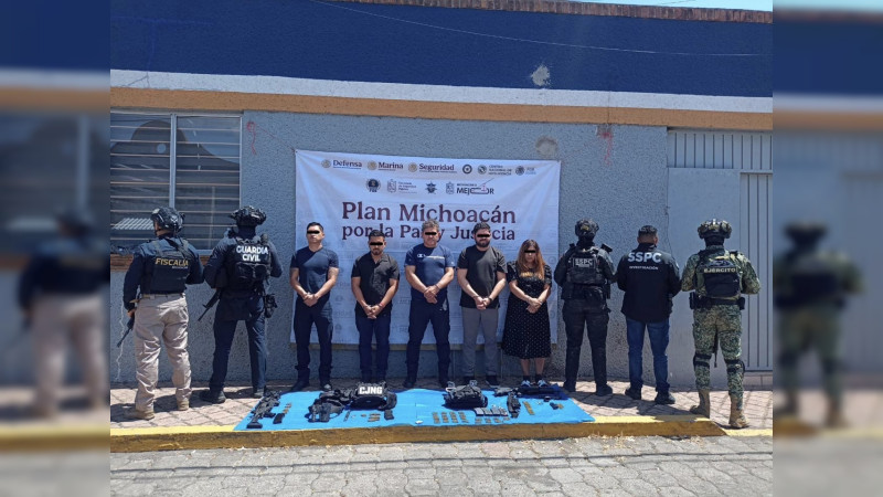 Golpe institucional en Michoacán: Caen síndica, director de seguridad y regidores armados y con presunto estupefaciente en Chavinda 