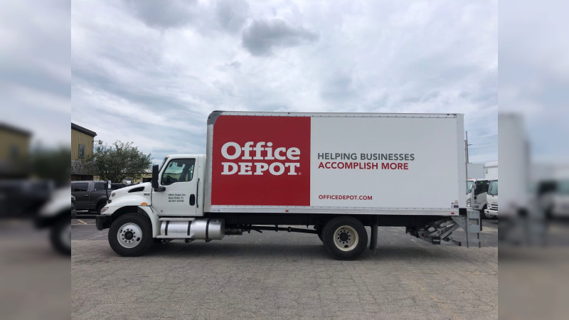 Asalto armado a transportistas en Zinapécuaro, Michoacán: roban tráiler con mercancía de Office Depot  