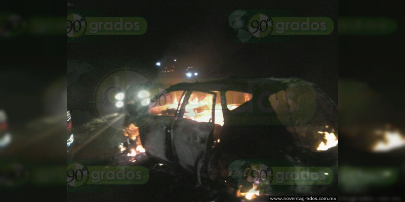 Automóvil arde en llamas en la Venustiano Carranza - Briseñas 