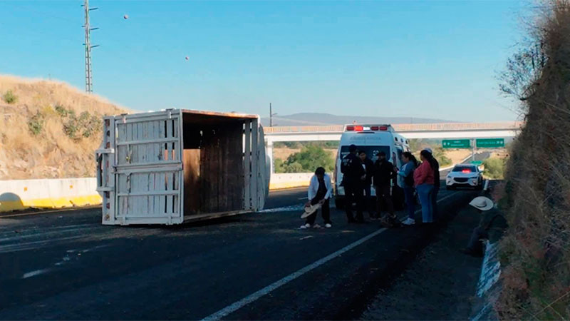 Choque vehicular en Zacapu, Michoacán, deja daños materiales y varias personas lesionadas 