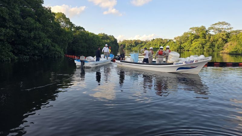 Pemex y la Secretaría de Marina controlan derrame de hidrocarburo en Paraíso, Tabasco 