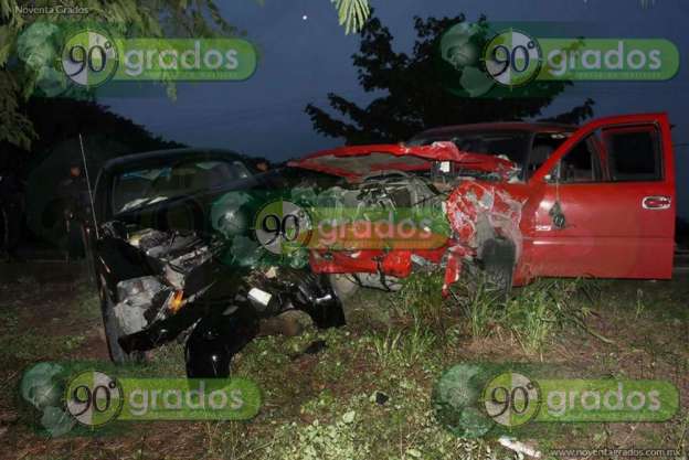 Choque entre camionetas deja al menos 9 heridos, en Apatzingán, Michoacán - Foto 1 