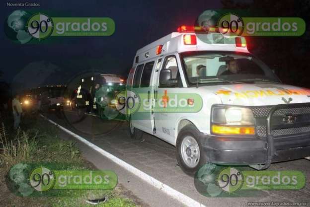 Choque entre camionetas deja al menos 9 heridos, en Apatzingán, Michoacán - Foto 10 