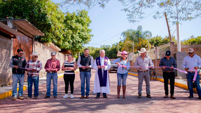 Impulsa Dayana Pérez obras que mejoran la calidad de vida en comunidades de Salvador Escalante 