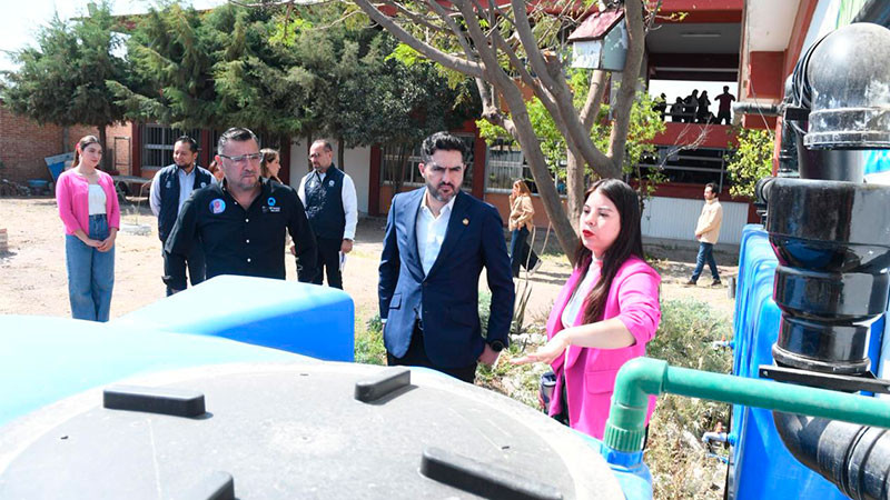 Asiste Agustín Dorantes a la entrega del Sistema de Cosecha de Agua de Lluvia que donó Coca-Cola FEMSA al Colegio de Bachilleres en El Marqués, Querétaro 