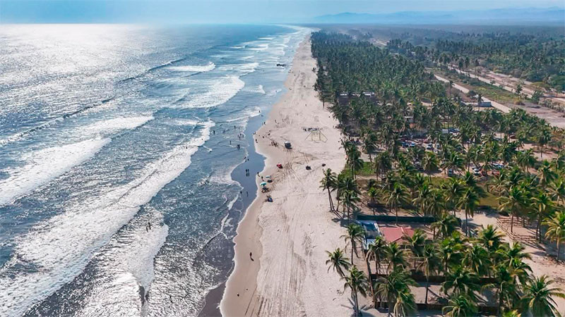 Piden autoridades a la población de Lázaro Cárdenas extremar precacuciones ante la presencia de mar de fondo  