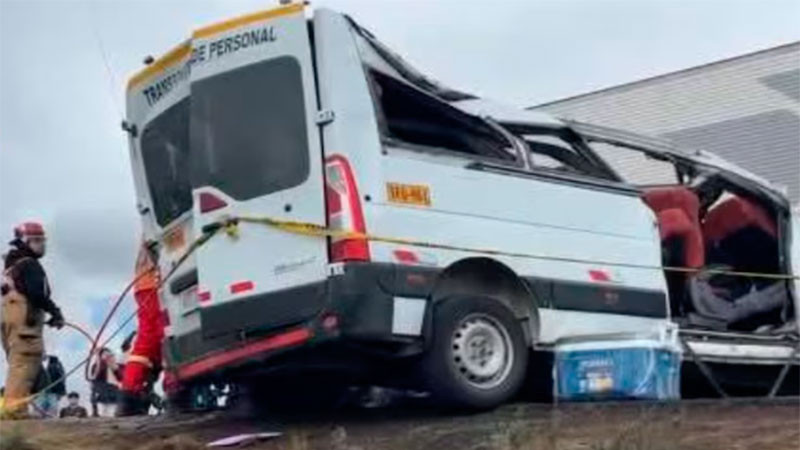 Fallecen 13 personas tras choque en carretera de Perú  