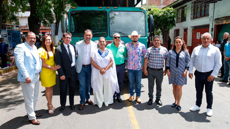 Fortalecen servicio de limpia en Quiroga con nuevo camión recolector donado por club migrante, Alma Mireya González agradece apoyo 