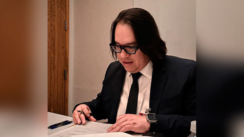 Investiga la FGE de Querétaro 52 carpetas relacionadas con personas que ejercían profesiones sin contar con documentación oficial  