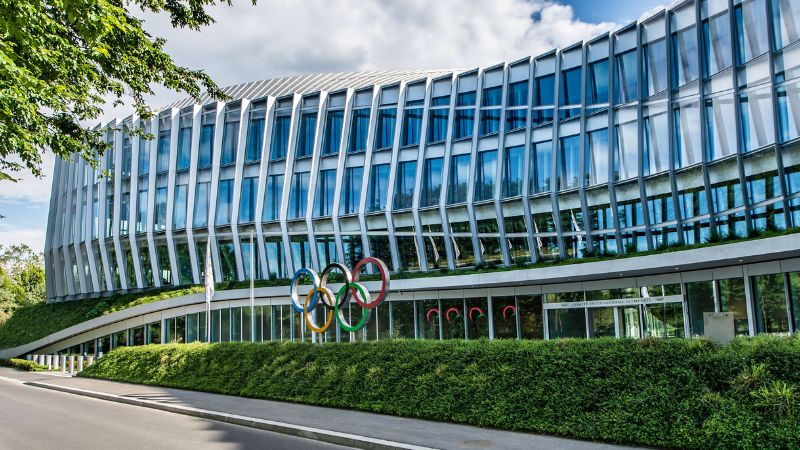 Comité Olímpico Internacional endurece reglas: solo mujeres biológicas competirán en categoría femenil en Los Ángeles 2028 