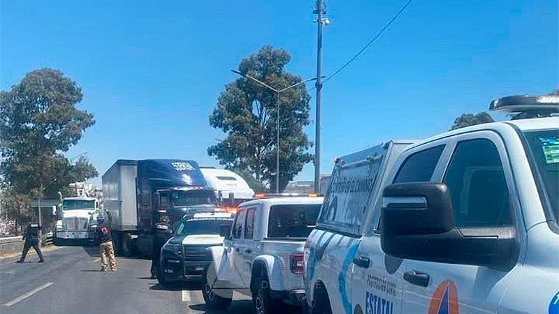 Chocan tráilers, en la autopista federal México-Querétaro; no se reportan heridos 