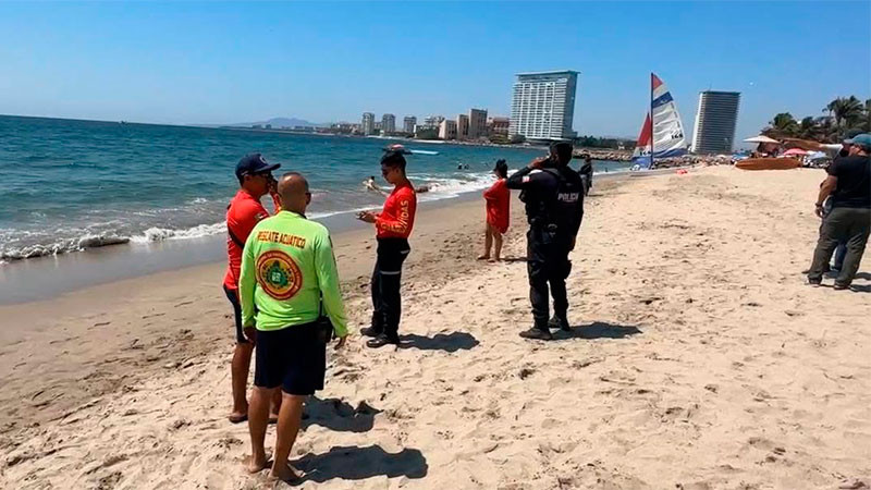Fallece turista al caer al mar, tras fallarle su paracaídas en Puerto Vallarta, Jalisco 
