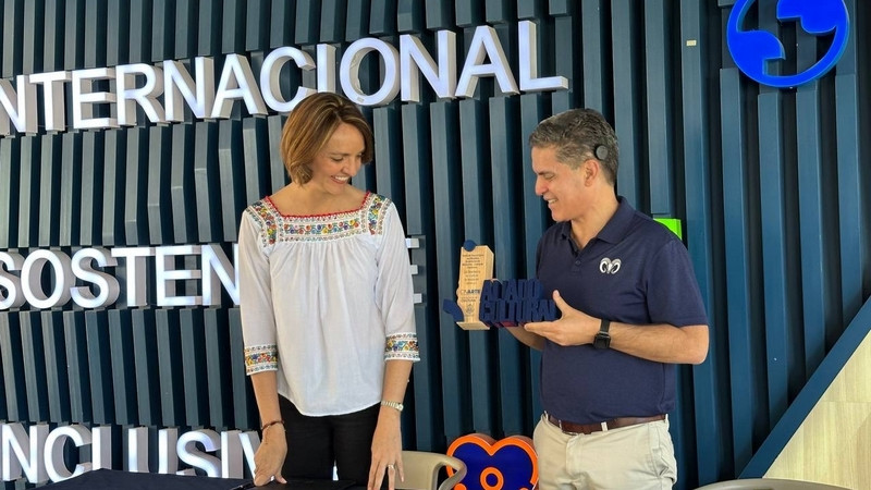 Firman convenio titulares de Secult y Tec de Monterrey en Querétaro 