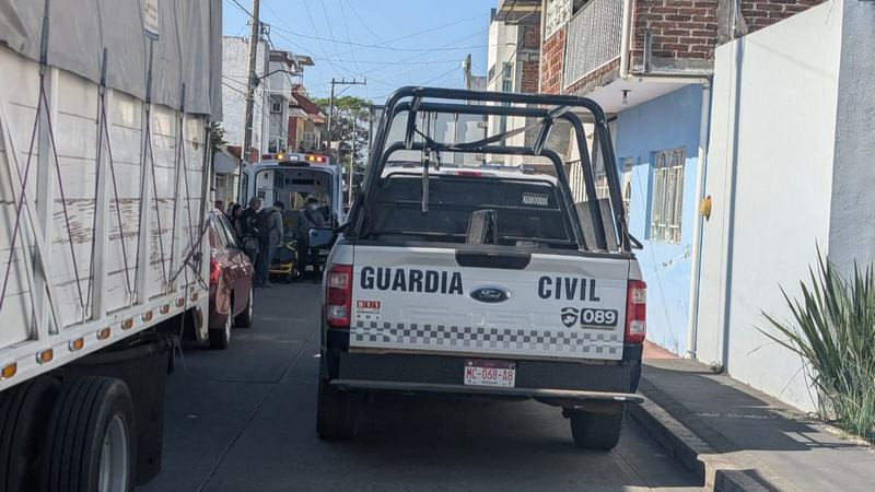 Atacan a tiros a individuo en calles de Uruapan, Michoacán 