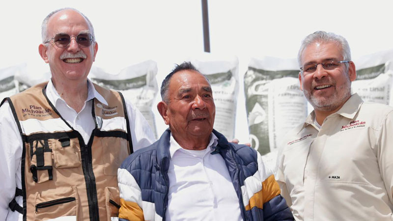 Bedolla y Berdegué arrancan entrega de fertilizantes gratuitos a productores michoacanos 