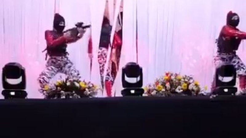 Polémico acto escolar en Michoacán: simulan hechos violentos y desatan críticas 